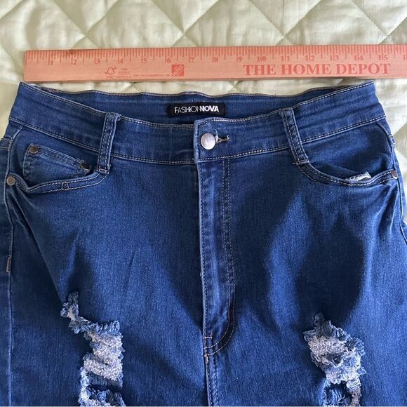 Fashion Nova Blue Distressed Jean Shorts 15 - Picture 6 of 8